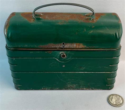 Old Dome Top Lunch Box 